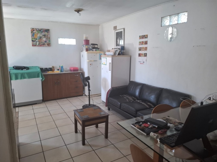 To Let 2 Bedroom Property for Rent in Portlands Western Cape
